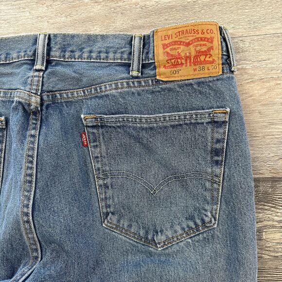 Levi's 505 Red Tab Mid Wash Faded Blue Mens 36 Regular Fit Straight Denim Jeans - Picture 3 of 10